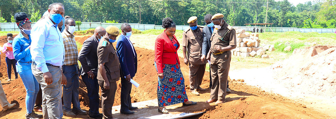 Waziri Mhagama akikagua miundombinu ya Kiwanda cha Bidhaa za Ngozi cha Karanga alipotembelea kiwanda hicho kilichopo Moshi, Mkoani Kilimanjaro.
